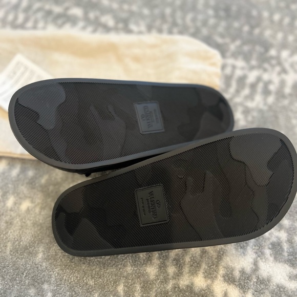 Valentino rockstud black rubber slides:size 40 NWT - Picture 4 of 6